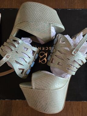 Scene Weaver Havai Platform Sandals with Blue Gem Details